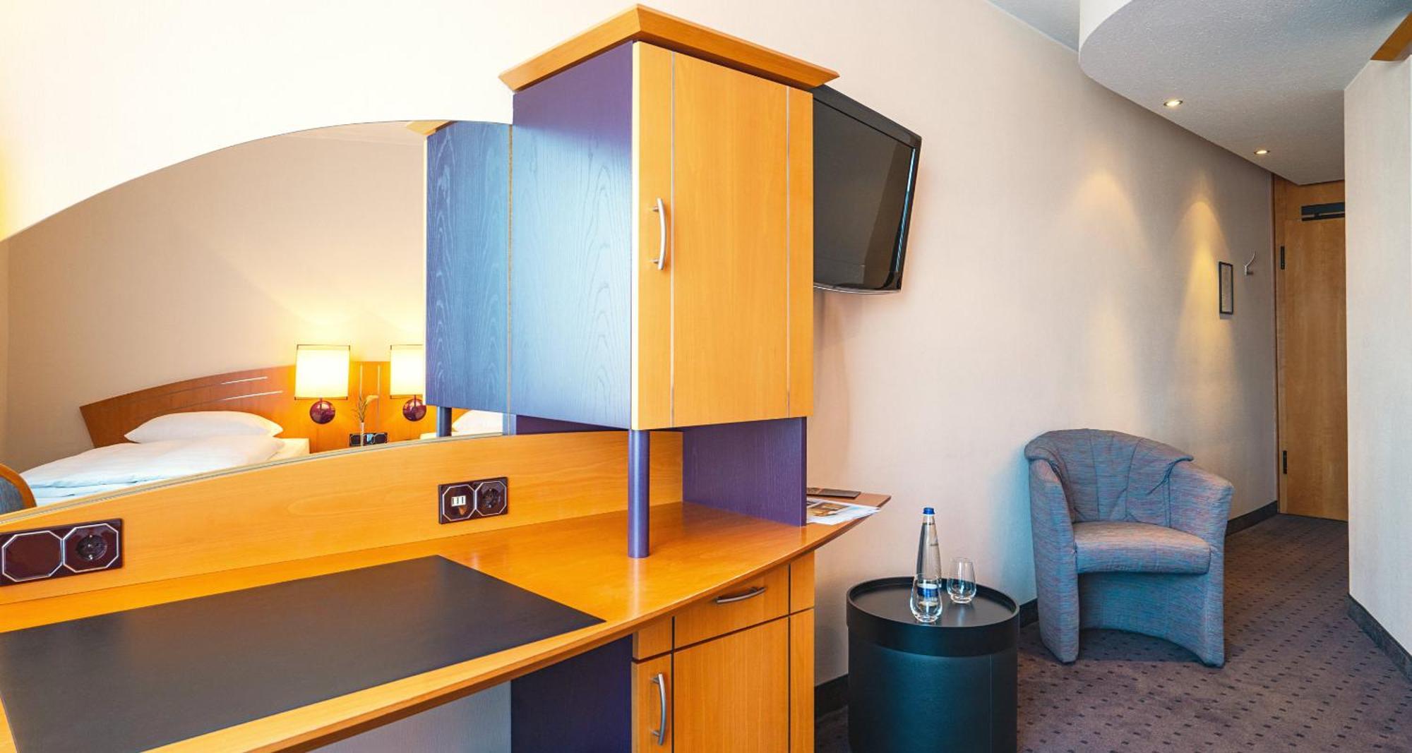 Victor'S Residenz-Hotel Frankenthal Room photo